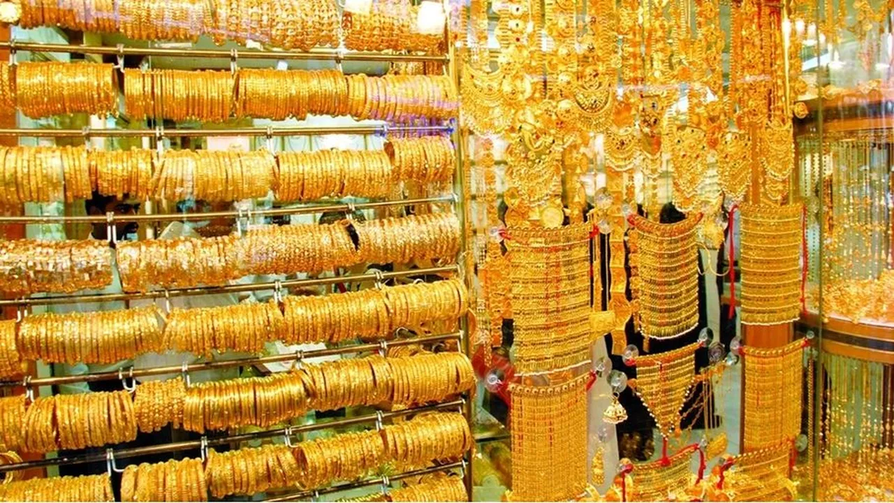 سعر الذهب عيار 21 يرتفع إلى 82.6 دينار في السوق المحلية
